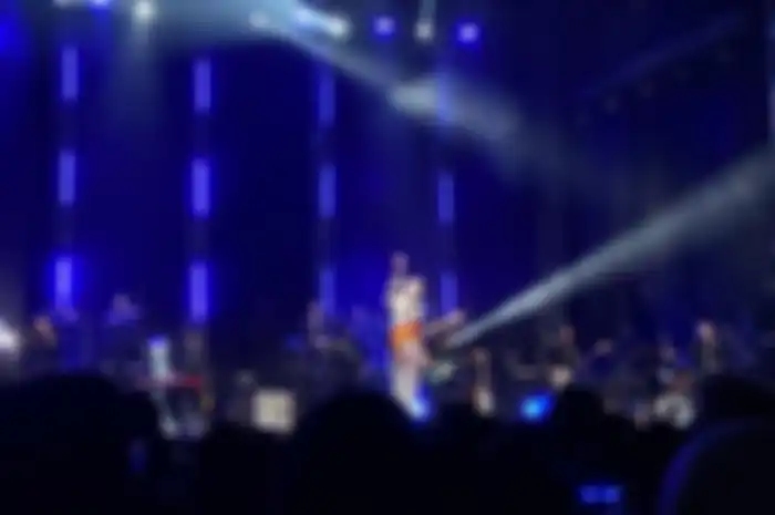 Pamungkas dalam konser Birdy Tour di Jakarta 2023 curhat lika-liku jadi anak terakhir.