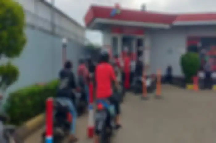 Ilustrasi suasana SPBU Pertamina. Harga BBM Pertamax naik, yang paling murah jadi Rp 13 ribuan per liter.