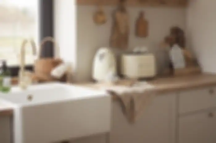 Foto perabot dapur sempit yang makin rapi. 
