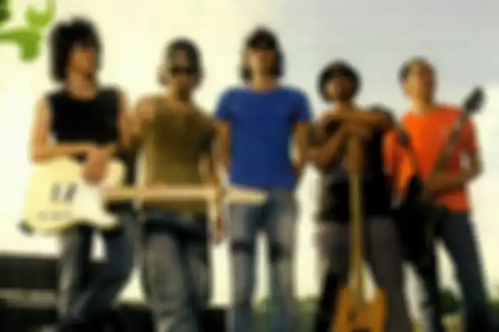 Penjelasan Bimbim dan Kaka mengenai tiap album Slank yang memiliki bonus