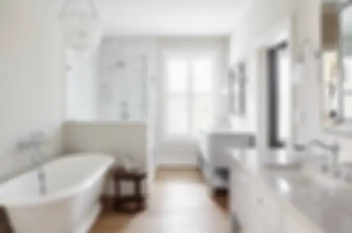 4 Pertimbangan Memanfaatkan Lantai Kayu di Kamar Mandi