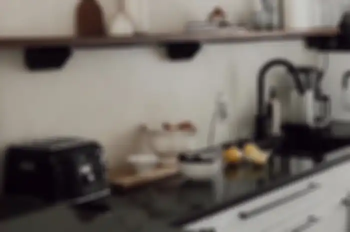 Foto hasil menggosok bagian bernoda minyak dengan campuran bahan-bahan dapur ini.