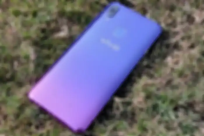 Ilustrasi hp vivo dan cara cek garansi hpnya. 