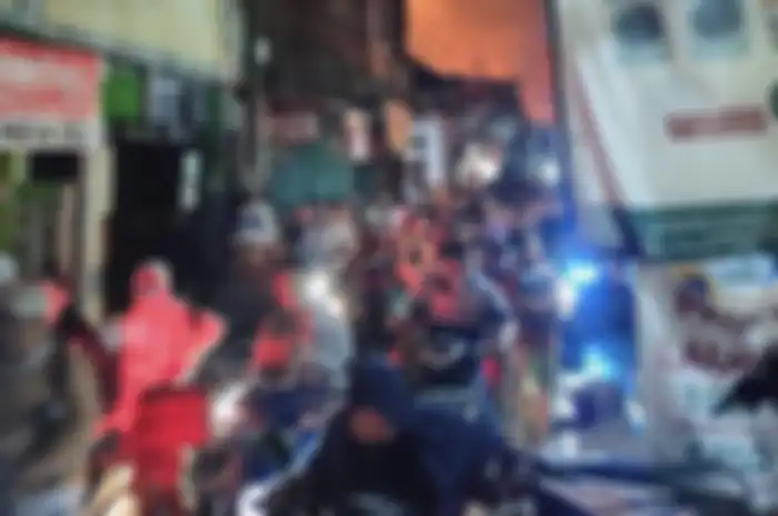 Warga sekitar Depo Pertamina Plumpang panik saat terjadi kebakaran hebat.