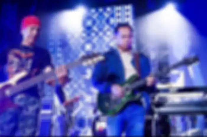 Konser Dewa 19 di Bandung Ajak Jenderal TNI Manggung Main Gitar
