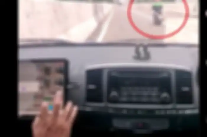 Meski enggak ada polisi, pemotor yang melintas di JLNT Casablanca tetap kena tilang elektronik.