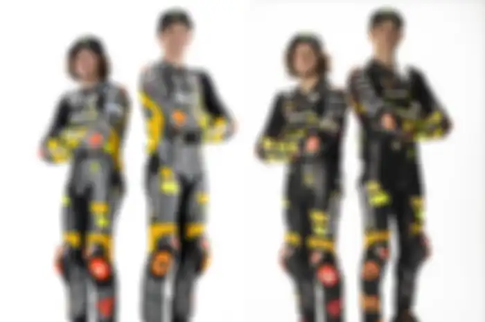 Livery skuat Mooney VR46 Racing Team tahun lalu abu-abu (kiri), musim ini Marco Bezzecchi dan Luca Marini livery pakai warna hitam (kanan)