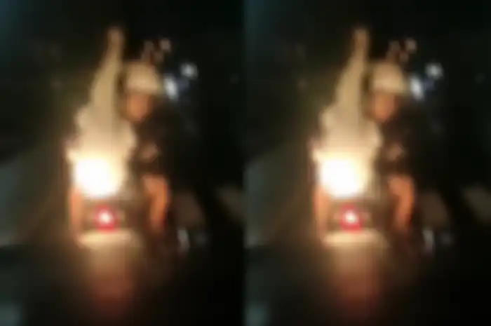 Acungkan celurit hingga ditabrak mobil, begini kondisi anak muda yang dibonceng pakai motor ini.