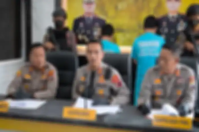 Debt collector gadungan atau palsu (baju biru) saat sudah ditangkap Polres Pemalang, rampas motor dan sempat jual dengan harga Rp 2 jutaan.