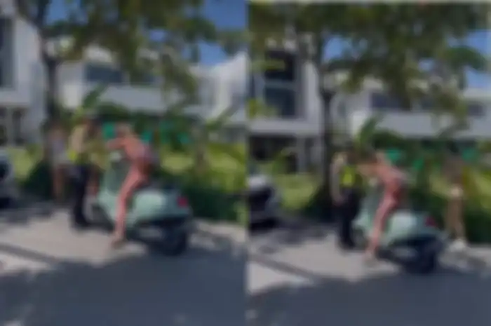 Detik-detik bule naik motor Vespa melawan polisi saat ditilang.