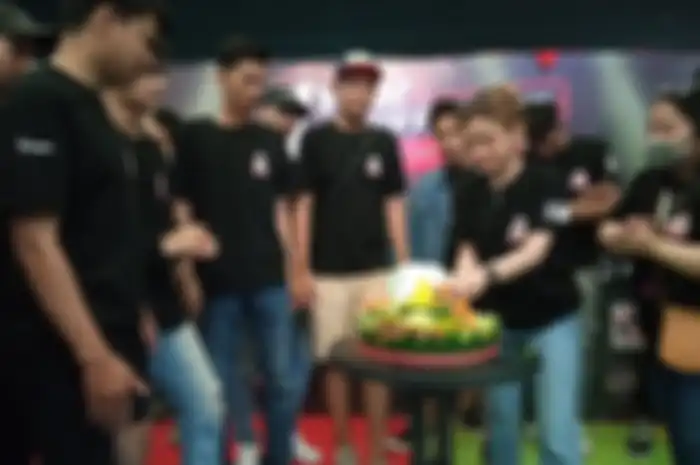 Prosesi potong tumpeng perayaan 1st Anniversary Bekasi Scooter Reborn.
