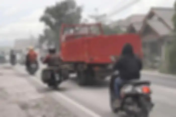 Ilustrasi motor terkena abu vulkanik erupsi Gunung Merapi pada Sabtu (11/3/2023),
