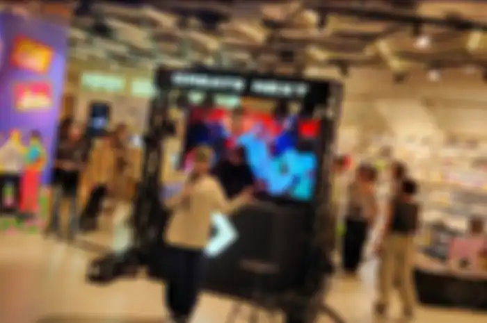 Basboi saat manggung di Connect with the Unexpected Special Performance Converse