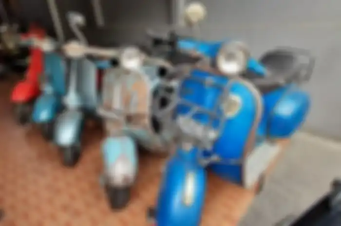 Terungkap alasan kenapa Vespa klasik tidak ada standar samping hanya standar tengah saja.