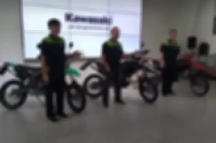 Motor bergaya supermoto ini diluncurkan menjadi pengganti Kawasaki D-Tracker yang sudah lama mengaspal di Tanah Air.