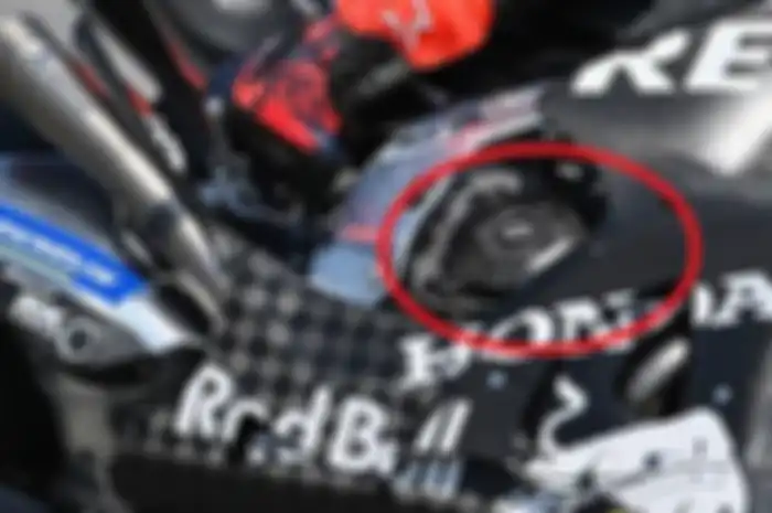 Kampas kopling kering atau dry clutch pada Honda RC213V tim pabrikan, Repsol Honda Team tidak memberikan hasil positf dan bikin repot. 
