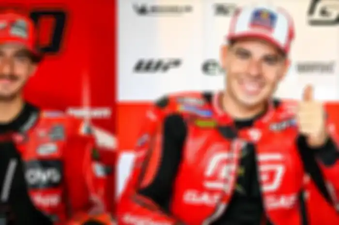 2 pembalap solo di MotoGP Portugal 2023 gara-gara rekan setimnya terpaksa absen, Francesco Bagnaia (kiri) dan Augusto Fernandez (kanan)