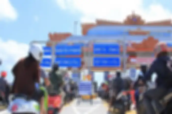 Foto ilustrasi suasana pengendara motor masuk tol Bali Mandara.
