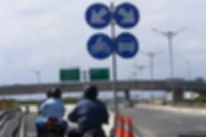 Murah meriah motor bebas masuk jalan tol ketahui lokasinya cukup bayar Rp 5.000 saja.