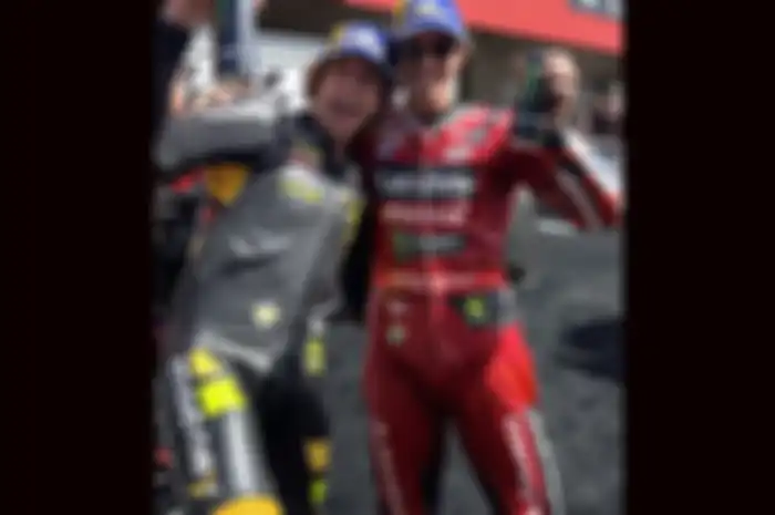 Francesco Bagnaia (kanan) sudah 2 kali podium MotoGP bareng Marco Bezzecchi (kiri), keduanya jebolan akademi balap Valentino Rossi, VR46 Riders Academy