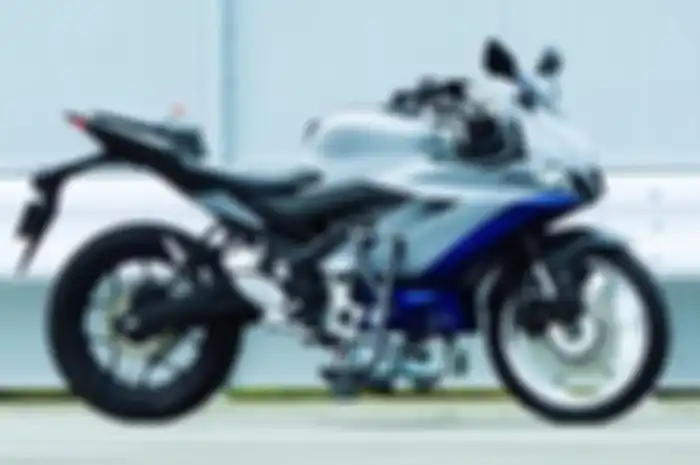 Yamaha R25 bisa jalan sendiri tanpa orang