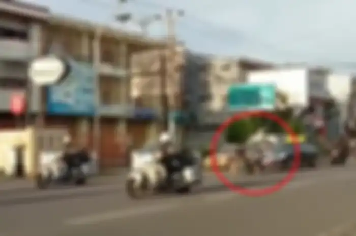 Mobil RI 1 hampir ditabrak pemotor di Makassar, ternyata sudah tidak ada Presiden Jokowi.