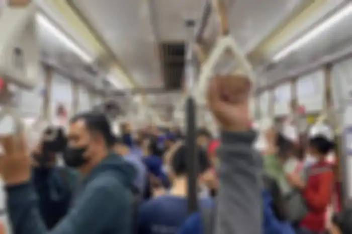 KRL penuh sesak