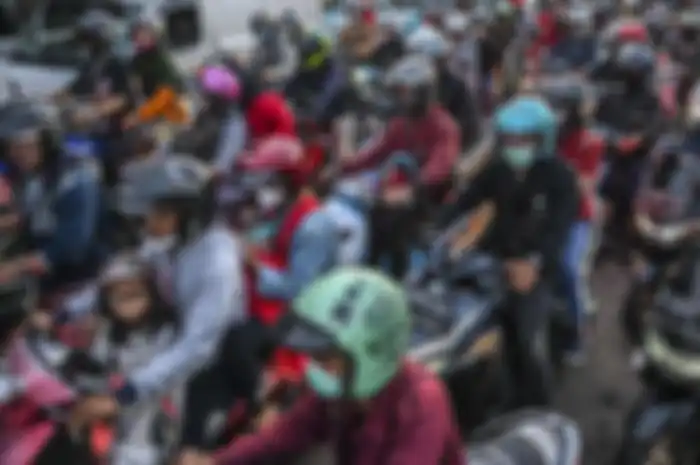 (ILUSTRASI) Nekat mudik naik motor angkut barang dan orang berlebih akan diminta putar balik oleh Polisi.