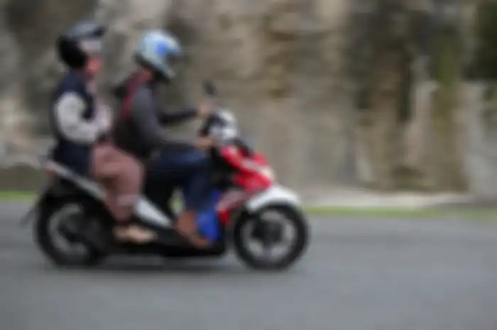 Ilustrasi. Program Polda Riau agar taat pakai helm saat naik motor diberi nama BTH, bukan BMTH ya!