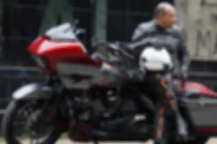 Teddy Minahasa dituntut hukuman mati kasus narkoba, sempat gagah pose di atas moge Harley-Davidson Road Glide seharga Rp 950 juta.