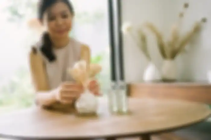 Plumeria Ceramic dengan model vas bunga asli dari keramik ukuran 180ml, sangat cocok untuk jadi dekorasi ruangan karena bentuknya yang cantik.
