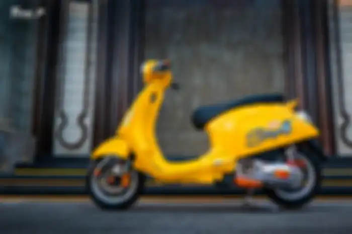 Modifikasi motor Vespa Primavera hedon bodi berkelir kuning plus kaki-kaki penuh part Stage 6.