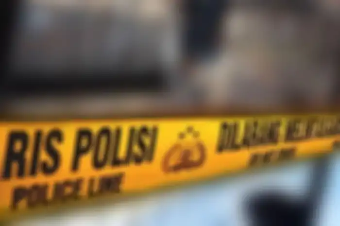 Ilustrasi garis polisi kecelakaan lalu lintas. Polisi sebut pemotor yang tewas ditabrak anak petinggi Polri bersalah.
