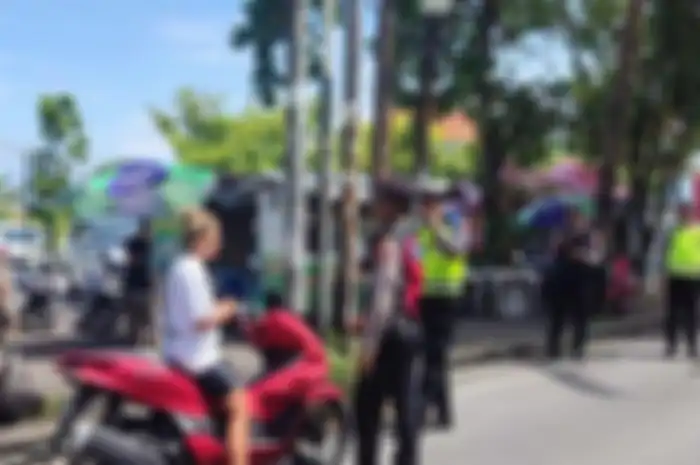 Ramai bule di Bali pura-pura enggak bisa bahasa Inggris agar tak ditilang.