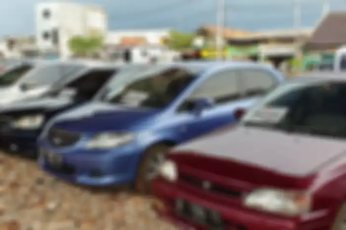 Ilustrasi sedan bekas, 30 jutaan sudah adem dan aman untuk mudik. Jangan mudik jarak jauh naik motor ya. 