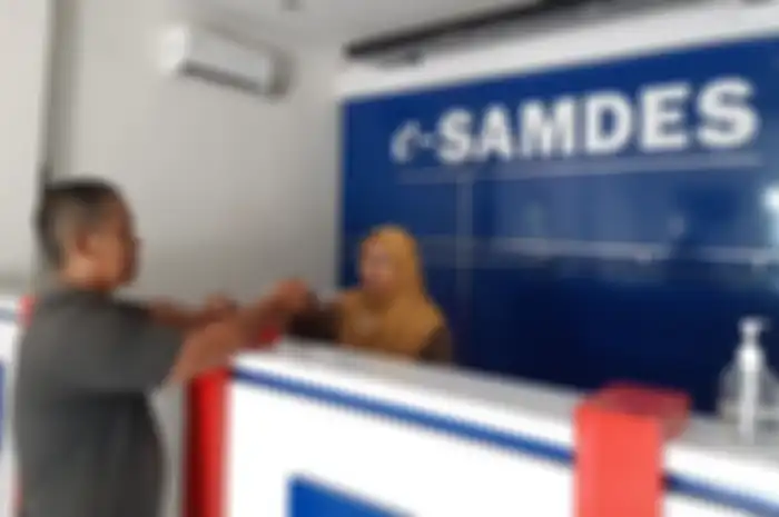 Suasana pembayaran pajak kendaraan di e-Samdes. Pemutihan pajak kendaraan berupa diskon hingga 70 persen.