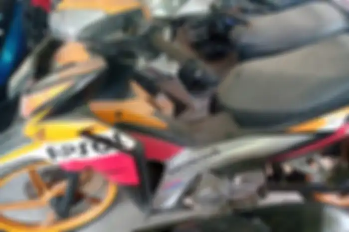 Murah meriah Honda Blade Repsol tahun 2013 akan dilelang Rp 1,4 jutaan dilengkapi STNK dan BPKB.