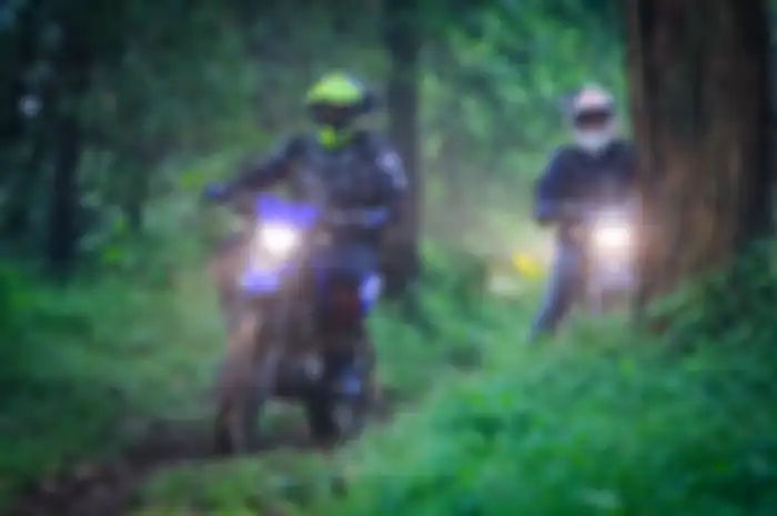 WR Owners Indonesia (WOI) adakan Ngabuburide sambil berpetualang pakai motor trail Yamaha WR 155 R.