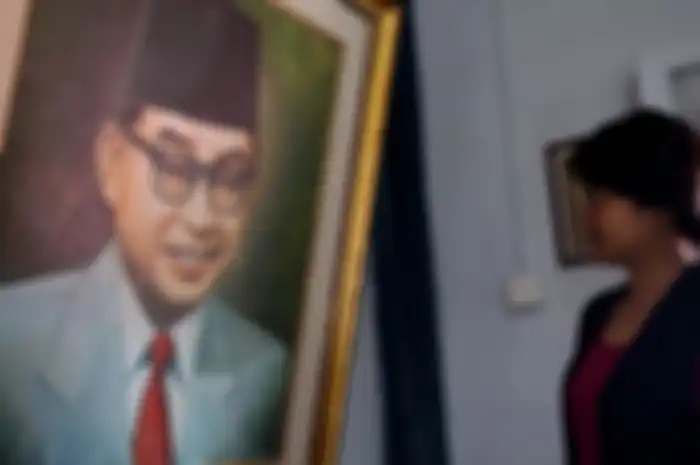 Suasana pengunjung di Museum Rumah Kelahiran Bung Hatta di Jl. Soekarno Hatta No.37, Bukittinggi, Sumatera Barat, Minggu (30/4/2017). Mengapa Bung Hatta dimasukkan sebagai salah satu penggerak dalam sejarah Indonesia?