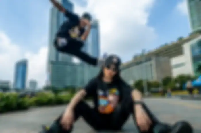 Kaos dan topi 
