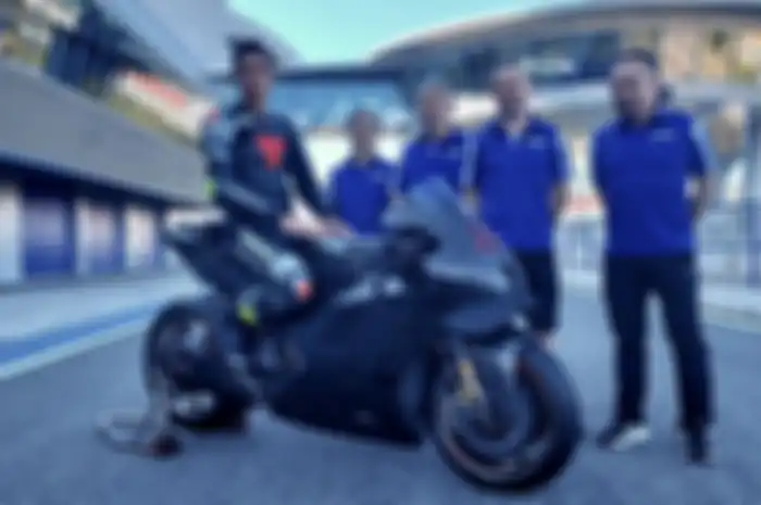 Beredar kabar kalau tim milik Valentino Rossi bergabung dengan Yamaha sebagai tim satelit, Toprak Razgatlioglu jadi salah satu pembalapnya. 