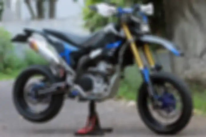 Yamaha WR 250R supermoto garapan Caos Custom Bike