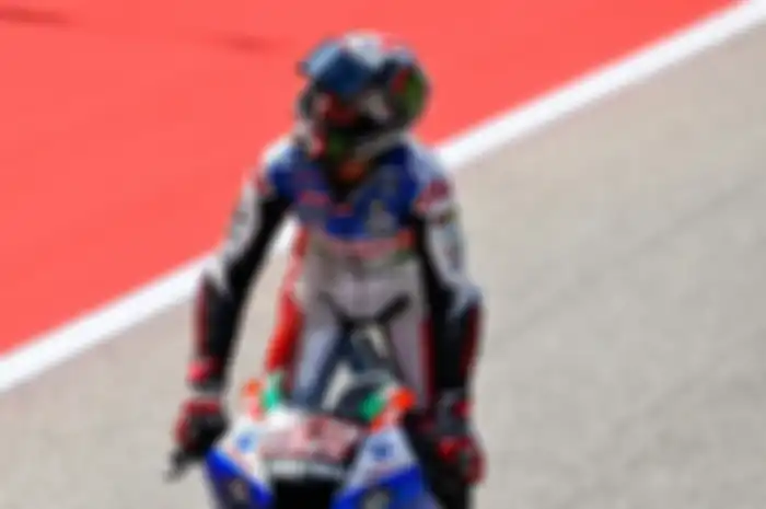 Alex Rins meraih posisi kedua dalam Sprint Race MotoGP Amerika 2023. Ia mengabaikan masukan dari Honda atas Marc Marquez. 
