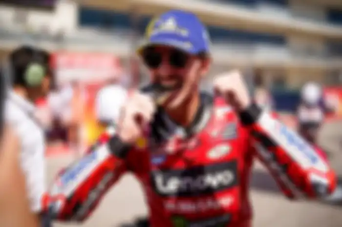Francesco Bagnaia mencetak rekor lap time dan menang Sprint Race MotoGP 2023 satu hari penuh. Sebuah kebanggaan tersendiri. 