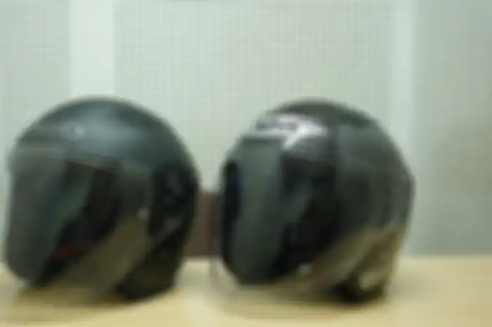 (ILUSTRASI) Jenis kaca helm motor yang disarankan saat musim hujan.