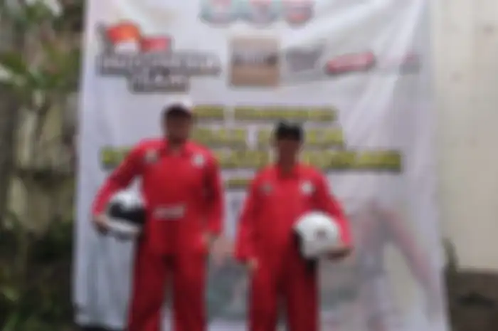 Mewakili Indonesia, Danny Mamesah (kiri) dan Frannata Suryanto (kanan) ikut Vespa Rally internasional, yaitu Audax 300 km Roma e Castelli Romani.