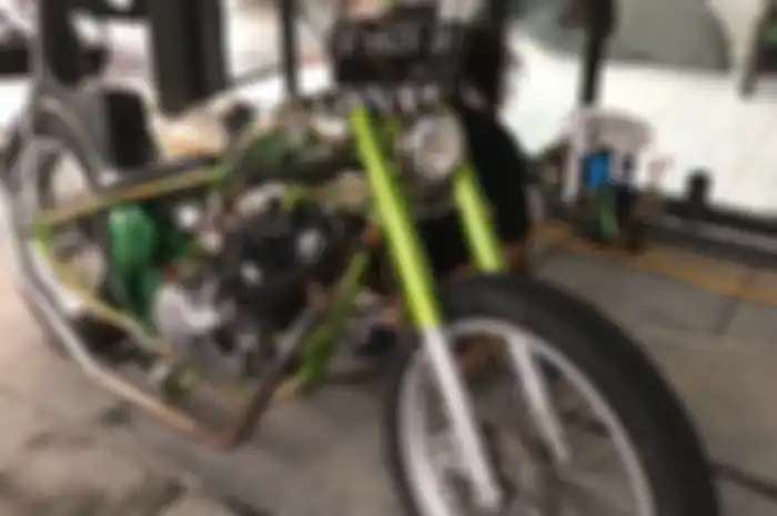 Detailing motor custom chopper MOTOR Plus di BIX Motobright.