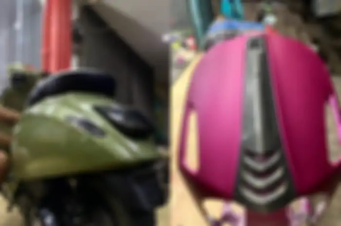 Modifikasi motor repaint cat body Vespa matic di Winz Garage. Modal budget mulai Rp 2 jutaan.