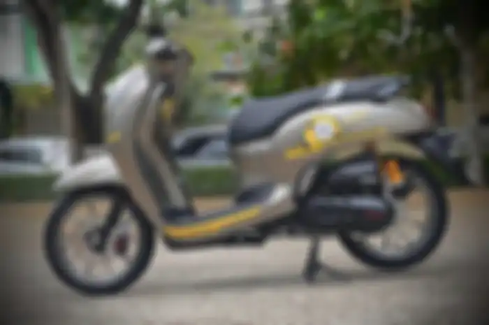 Modifikasi motor Honda Scoopy, tema Minion Sultan bertabur aksesoris hedon.