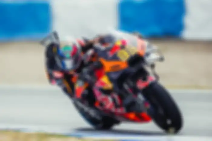 Brad Binder (Red Bull KTM Factory Racing) jadi pemenang di Sprint Race MotoGP Spanyol 2023 yang terdapat drama.